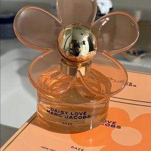 DAISY LOVE DAZE MARC JACOBS